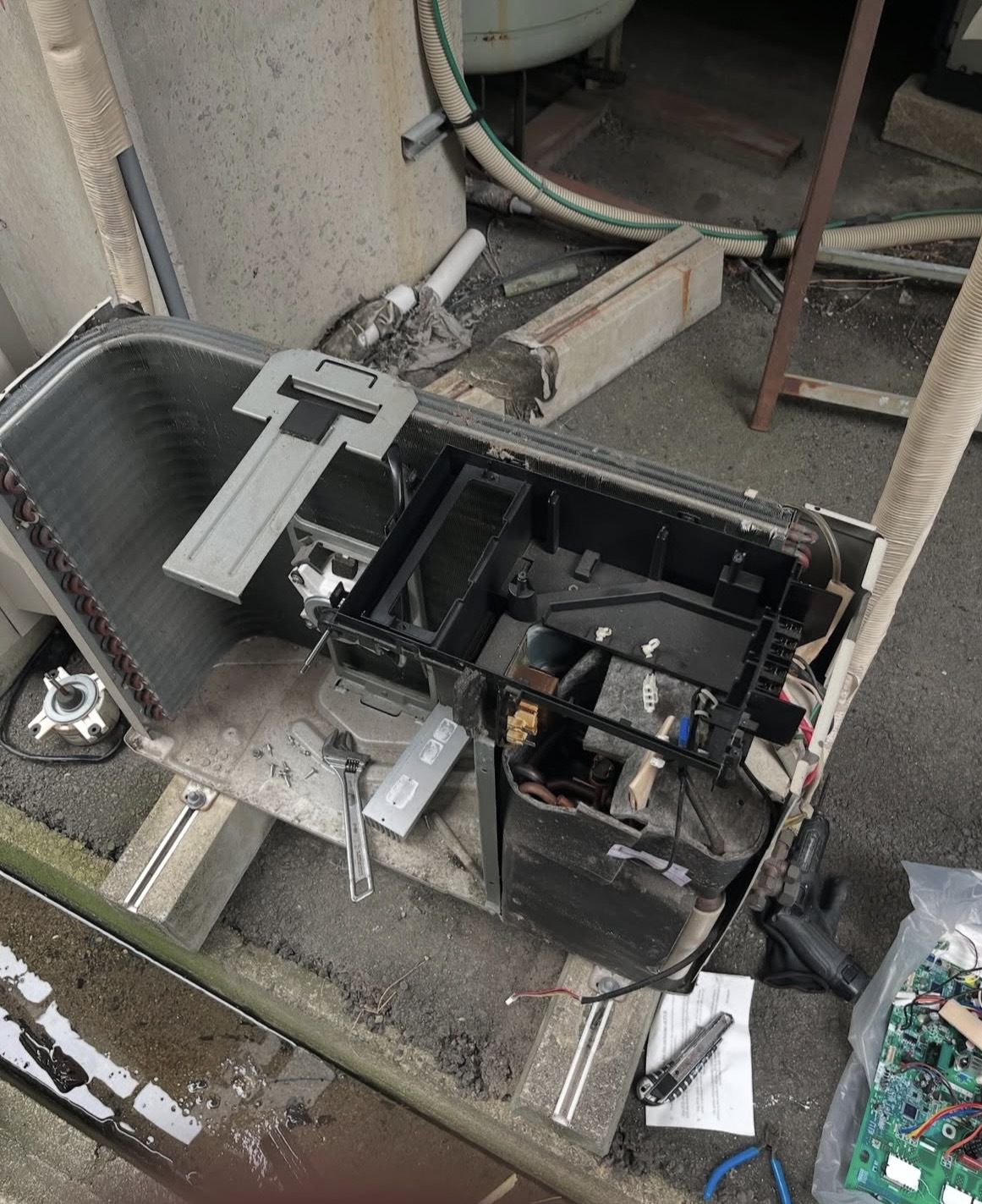 エアコン 室外機 部品交換 修理事例